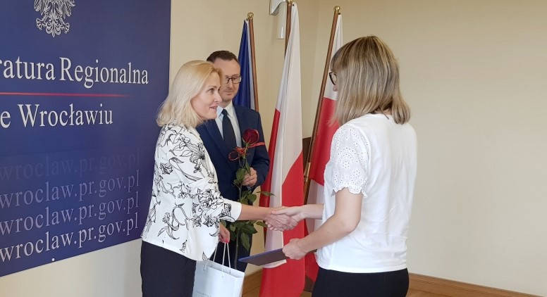 Zastępca prokuratora regionalnego we Wrocławiu Agnieszka Korczak (pierwsza z lewej). Źródło: Prokuratura Regionalna we Wrocławiu (https://www.gov.pl/web/pr-wroclaw)
