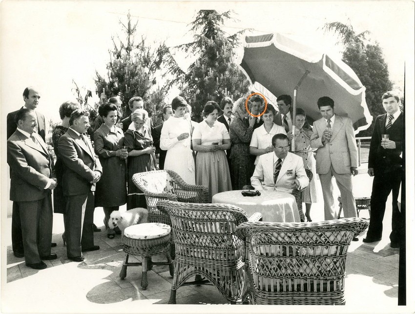 Tito sa osobljem rezidencije (Milomir Pavlović u krugu)