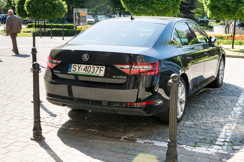 Skoda Superb, nowy samochód prezydenta Bartyli