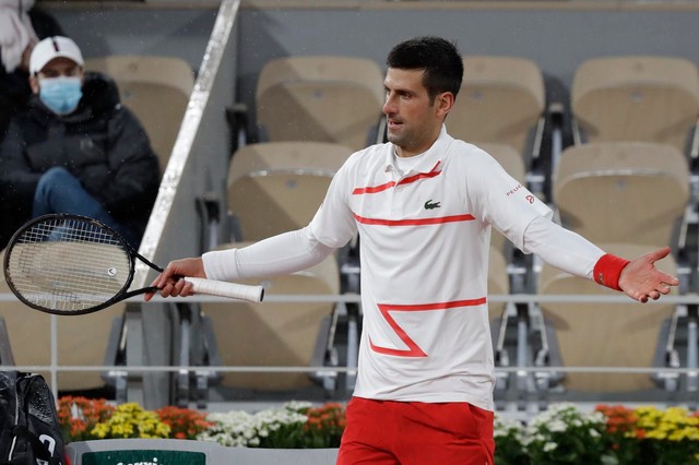 Novak Đoković u čudu što se ne zatvara krov na Rolan Garosu iako pada kiša