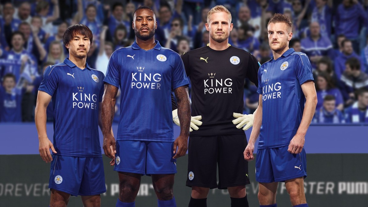 Puma we współpracy z Leicester City zaprezentowała dziś nowe stroje mistrzów Premier League. Tradycyjną dla "Lisów" koszulkę w kolorze royal blue wieńczą złote zdobienia oraz legendarny herb najlepszej ligi świata w barwie najcenniejszego kruszcu.