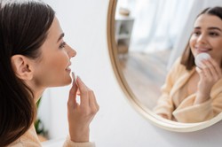 Zobacz, jaki zapomniany kosmetyk wraca do łask