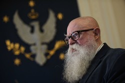 "Ostry cień mgły" prezydenta Dudy rozłożony na czynniki pierwsze przez prof. Bralczyka