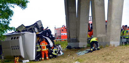 Autobus z dziećmi spadł z wiaduktu