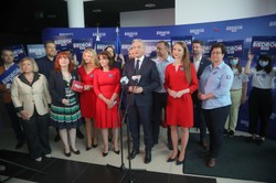 Biedroń na konwencji: Duda i jego partyjni koledzy używają języka z najczarniejszych kart z historii Europy i Polski