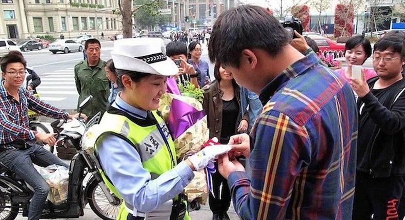 Chen Junfeng proposing to Wang Xinmei