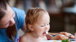 Eksperci: konieczne zmiany w odżywianiu dzieci