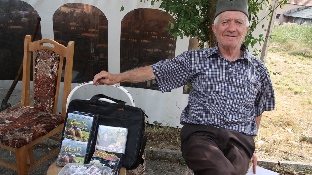 Đoda, Selo gori, a baba se češlja