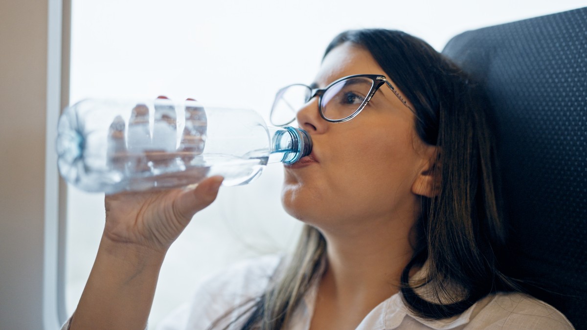 pociąg, woda, butelka, podróż pociągiem