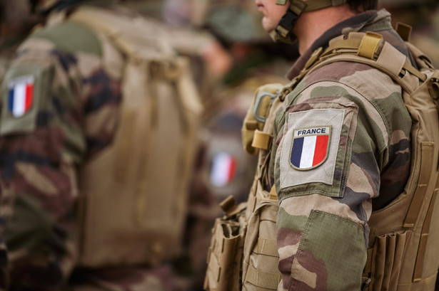 Francuskie wojsko będzie wspierać zwiększona liczba rezerwistów