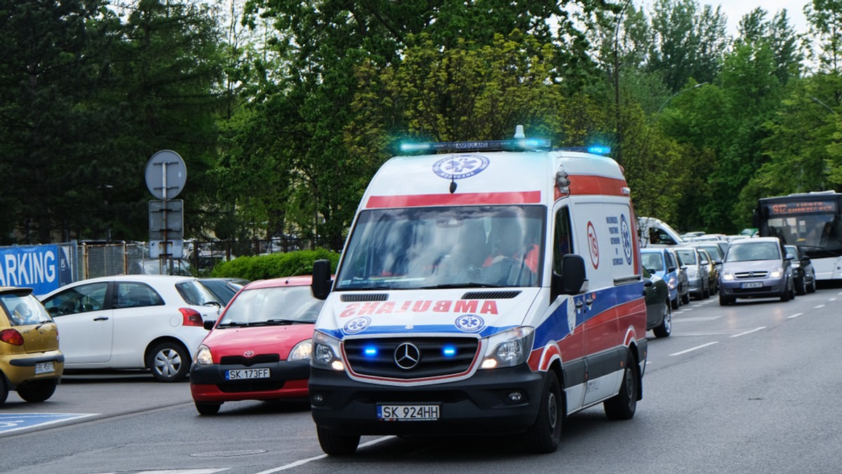 W Sądzie Rejonowym w Ostrowie Wlkp. ruszył proces kierowcy karetki pogotowia, oskarżonego o spowodowanie wypadku ze skutkiem śmiertelnym. Grozi mu do ośmiu lat więzienia. Mężczyzna nie przyznał się do winy.