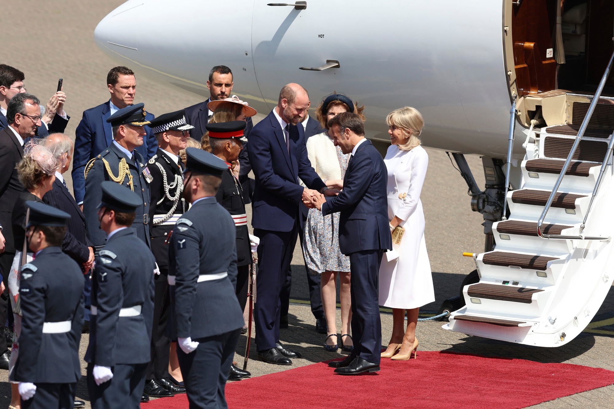 Príchod Emmanuela a Brigitte Macronovcov do Londýna, vítali ich William a Kate.