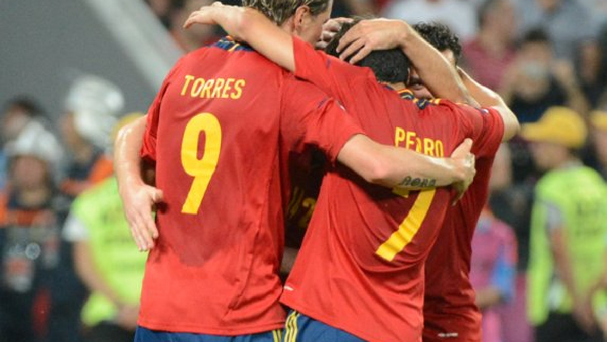 Hiszpanie pokonali Francuzów 2:0 w ćwierćfinałowym meczu Euro 2012. Bohaterem spotkania został zdobywca dwóch goli - Xabi Alonso. Oto tytuły w hiszpańskich mediach: