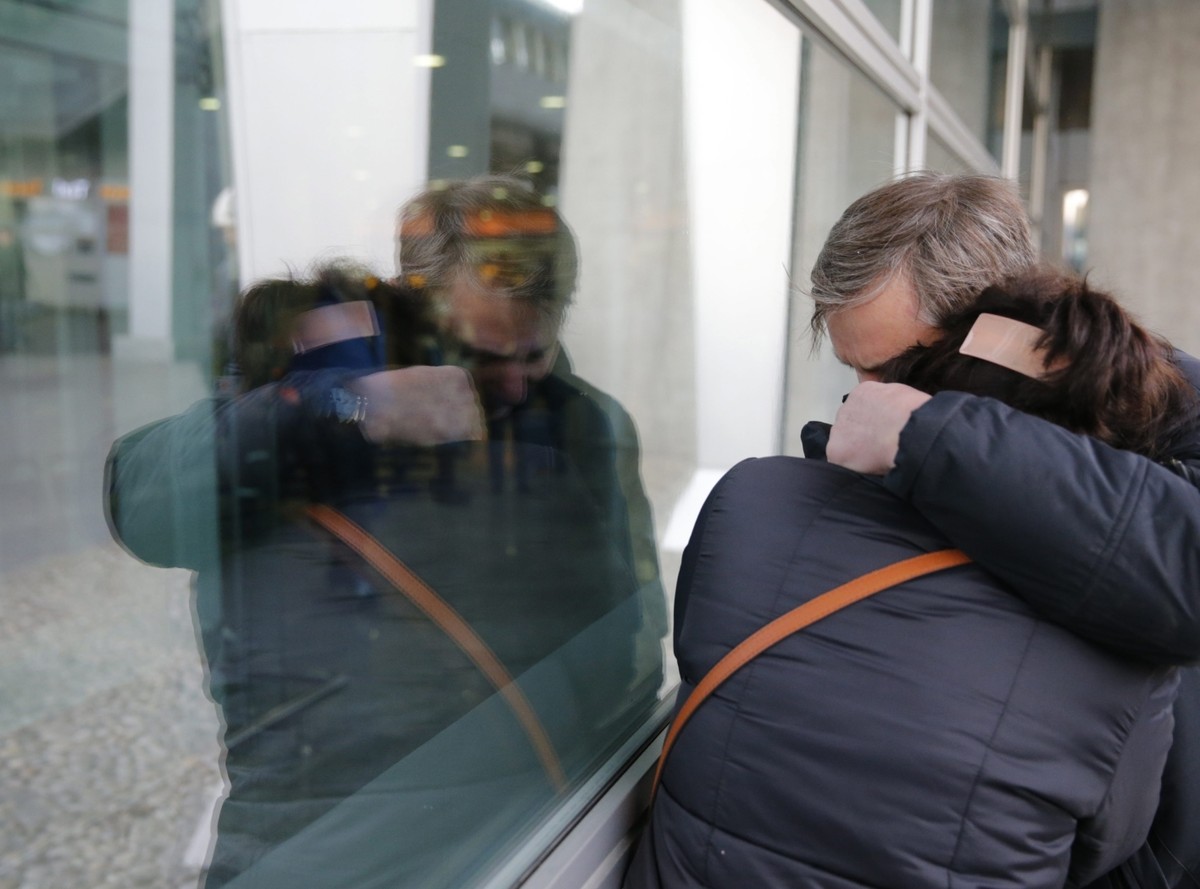 Rodziny pasażerów tragicznego lotu na lotnisku w Sankt Petersburgu