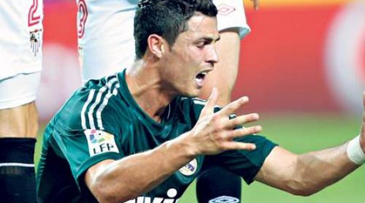 Ronaldo heti 143 milliót akar keresni