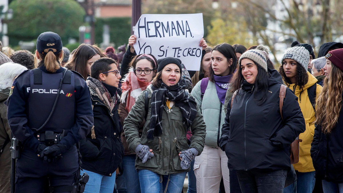 Hiszpania: sprawcy zbiorowego gwałtu na nastolatce wyszli na wolność