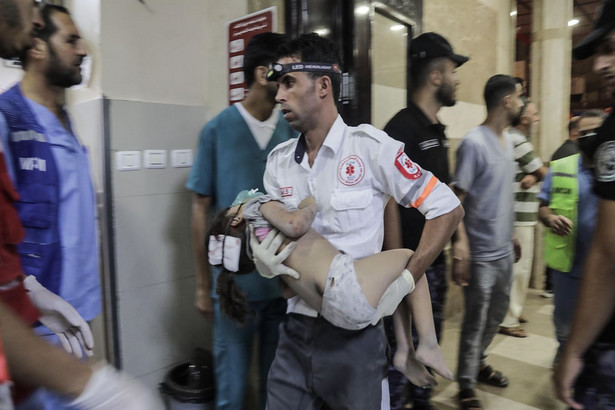 Setki zabitych w ataku na szpital w Strefie Gazy