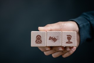 Rodzice znowu zaczęli pozywać swoje dzieci. Rośnie liczba spraw o alimenty