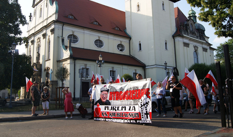 Marsz w obronie księdza Kneblewskiego