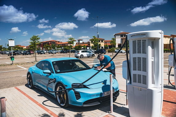 Porsche Taycan w podróży z Hamburga do Rzymu