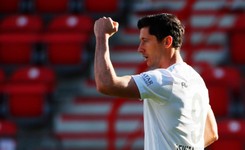 Liga niemiecka: Gikiewicz nie obronił 'jedenastki' Lewandowskiego