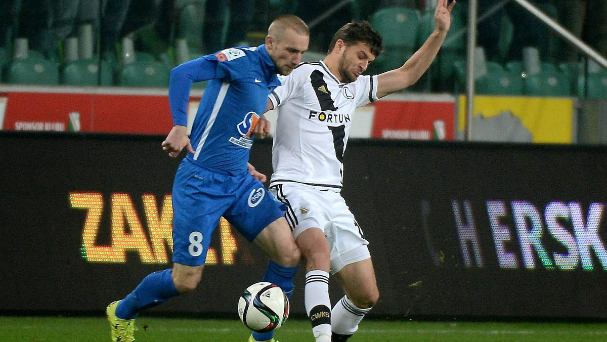 Lech Poznań pokonał na wyjeździe Legię Warszawa 1:0 w spotkaniu trzynastej kolejki Ekstraklasy. Obrońca gospodarzy, Bartosz Bereszyński powiedział po spotkaniu, że porażka z poznańskim zespołem boli bardziej niż przegrana z innymi drużynami.