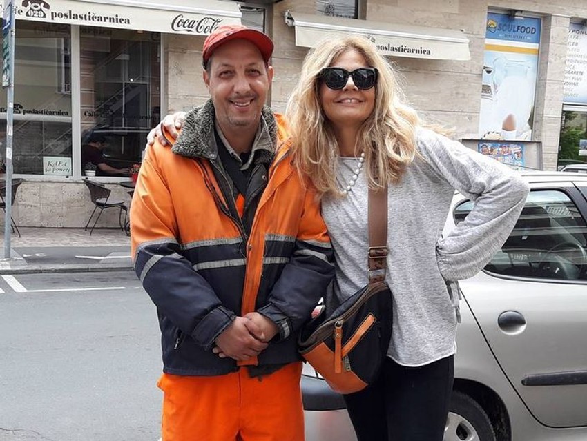 Nakon fotografije koju je na društvenim mrežama okačila spisateljica Mirjana Bobić Mojsilović, cela javnost je saznala za Arsu i njegovu ljubav prema knjigama