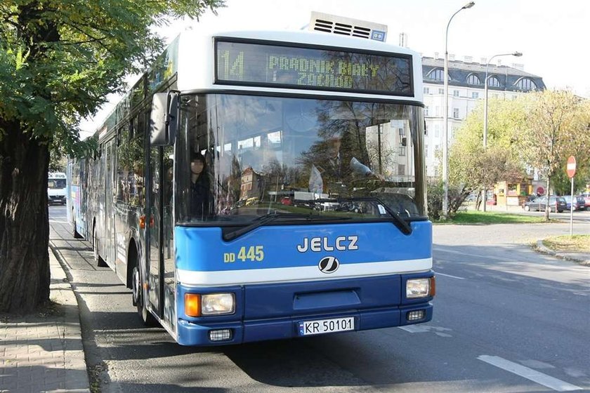 Nożownik szalał w autobusie