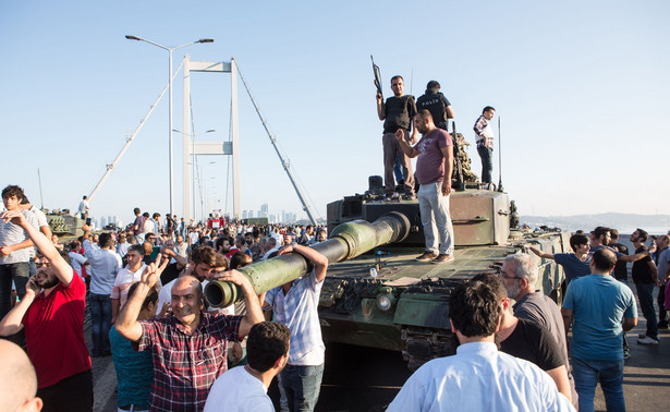 Ilu było puczystów? Tureckie wojsko: W zamachu stanu udział wzięło ponad 8 tys. żołnierzy