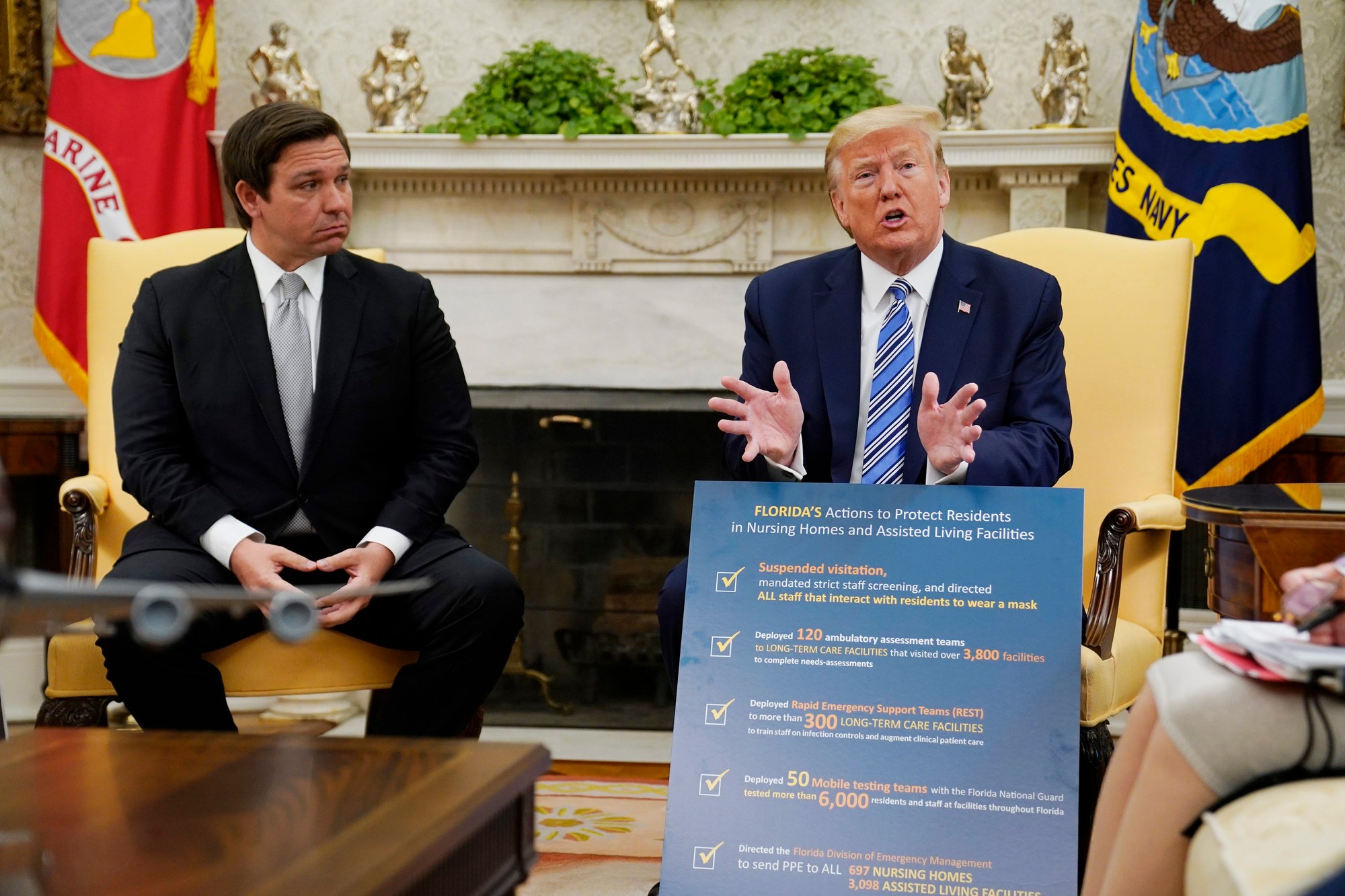 Guvernér Floridy Ron DeSantis a bývalý americký prezident Donald Trump.