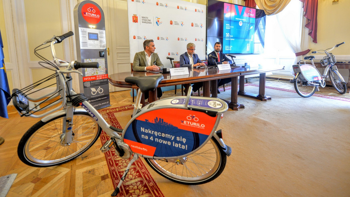 Blisko 100 nowych wypożyczalni, o 1,5 tysiąca pojazdów więcej, rowery elektryczne. W przyszłym roku warszawski system Veturilo czeka prawdziwa rewolucja. Nie zmieni się natomiast jego operator. Dziś miasto podpisało z firmą Nextbike Polska umowę na kolejne cztery lata.