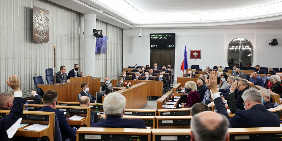 Senat zgłosił w środę 65 poprawek do ustawy budżetowej.