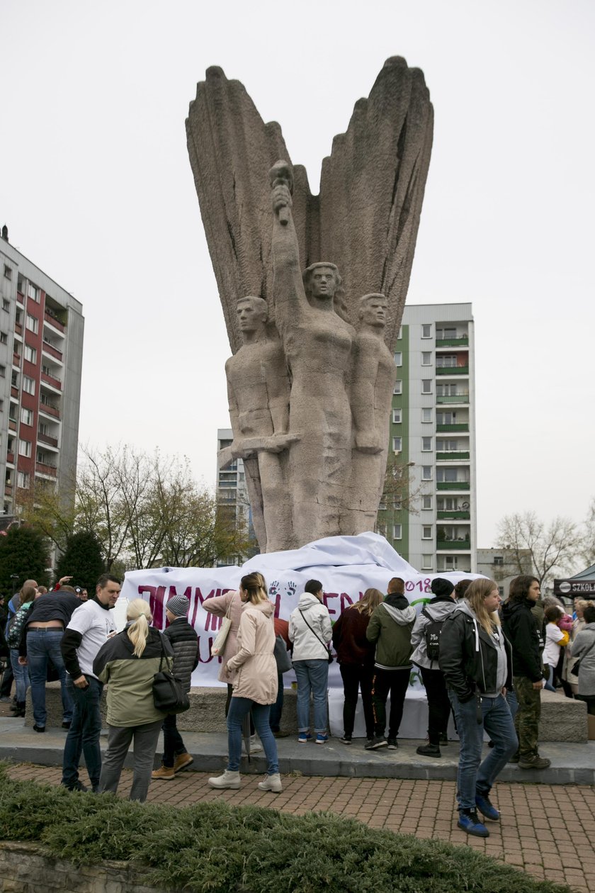 Dąbrowa Górnicza. Obrona pomnika Bohaterów Czerwonych Sztandarów