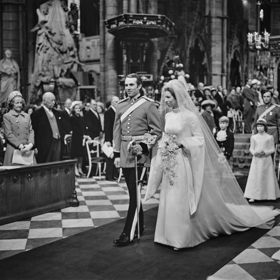 Suknie ślubne w brytyjskiej rodzinie królewskiej: ślub księżniczki Anny i Marka Phillipsa w 1973 r.