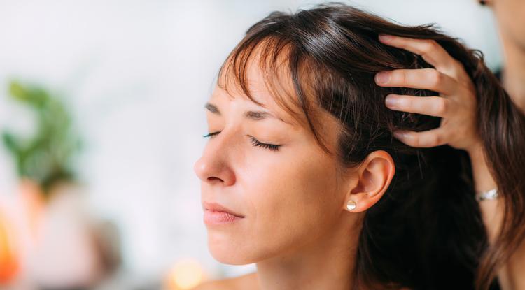 Ezért alkalmazz rendszeresen fejbőr-méregtelenítést Fotó: Getty Images