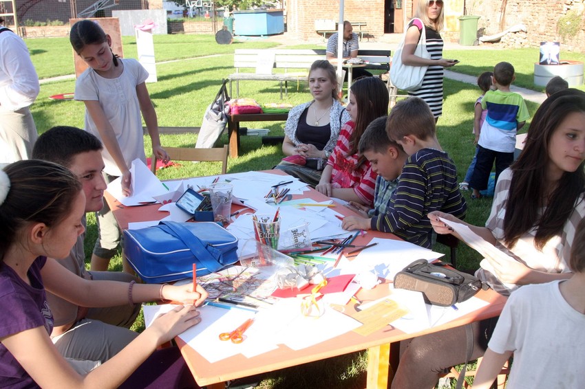 Deca su učestvovala u slikanju različitim tehnikama