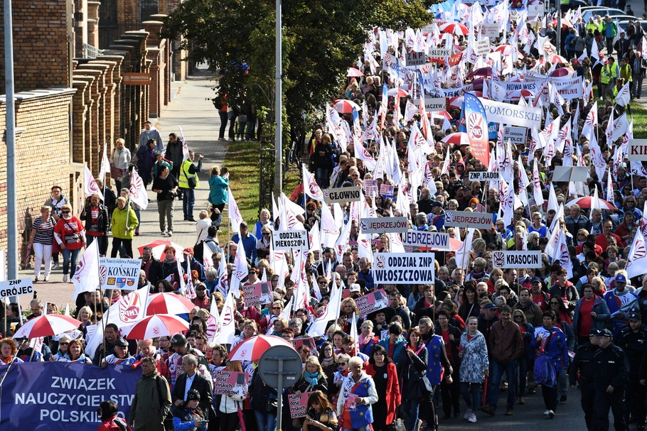 Manifestacja nauczycieli domagających się podwyżek płac i dymisji minister edukacji Anny Zalewskiej. Warszawa, 22 września 2018 r.