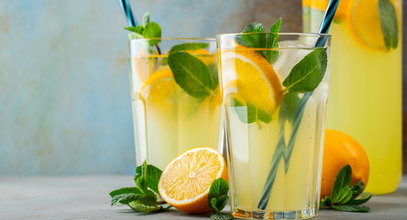 Lemoniada doskonale gasi pragnienie w upalny dzień. Mamy prosty przepis na te pyszny napój