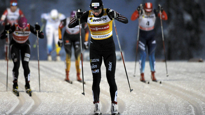 Według mistrza świata w biegach narciarskich z Lahti Józefa Łuszczka organizatorzy Tour de Ski, zmieniając w ostatniej chwili zasady cyklu, działali na rzecz wygranej zawodniczek Norwegii. Innego zdania jest jego były trener Edward Budny.