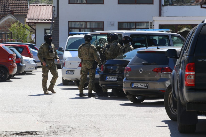 policija-pretres-hapsenje-scaled storidž transporter