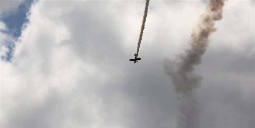 Samolot wpadł do Wisły! Wypadek na pikniku lotniczym w Płocku. Samolot runął do rzeki w Płocku