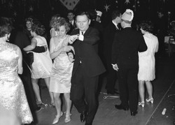 Sylwester w PRL. Gomułka przeniósł bal, Gierek wrócił do zwyczaju Bieruta