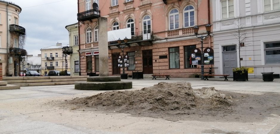 Piotrków nieposprzątany po zimie