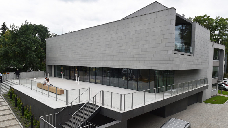 Buddyzm będzie tematem sześciu nowych wystaw, które przygotowuje Muzeum Sztuki i Techniki Japońskiej Manggha w Krakowie. Wystawy zajmą wszystkie powierzchnie wystawiennicze muzeum. "Buddyzm" to jeden z największych projektów wystawienniczych tej instytucji.