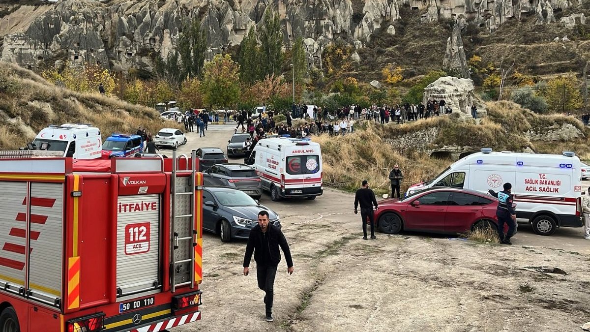 Cel puțin trei persoane au murit și cinci au fost rănite după ce o formațiune stâncoasă s-a prăbușit în situl UNESCO din Cappadocia, Turcia