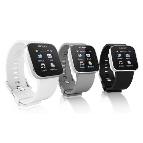 <b>Sony SmartWatch</b>
<br>
Sony SmartWatch łączy się z naszym telefonem wyposażonym w system Android, a następnie prezentuje nam najważniejsze informacje, SMS-y, a także wpisy z portali społecznościowym na niewielkim  wyświetlaczu OLED. Użytkownicy narzekają przede wszystkim na krótki czas pracy baterii, problemy z ładowaniem oraz mało czytelny ekran. 
<br><br>
(fot. www.sonymobile.com)