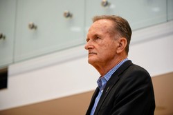 Czempiński: Byli oficerowie CIA komentują, że ruch rządu PiS zakrawa na zdradę stanu