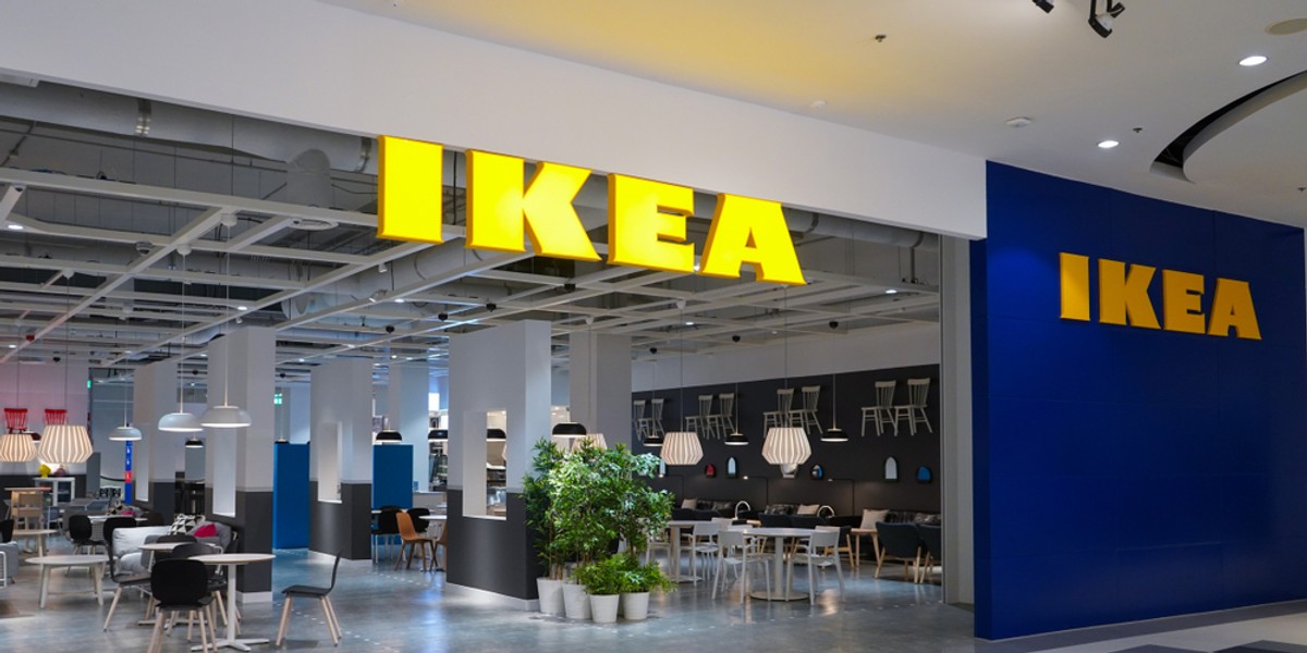 Sofy nie zjadł pies". IKEA żartobliwie przypomina o braku dostępności  produktów