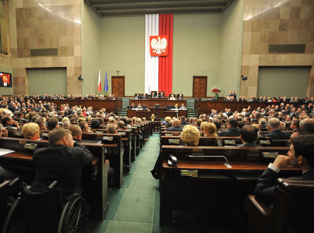 Nie poszaleją. Oto wakacyjne plany posłów