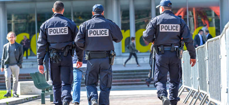 Alarm terrorystyczny w Paryżu po tym, jak kobieta groziła, że się wysadzi. Policja ją postrzeliła